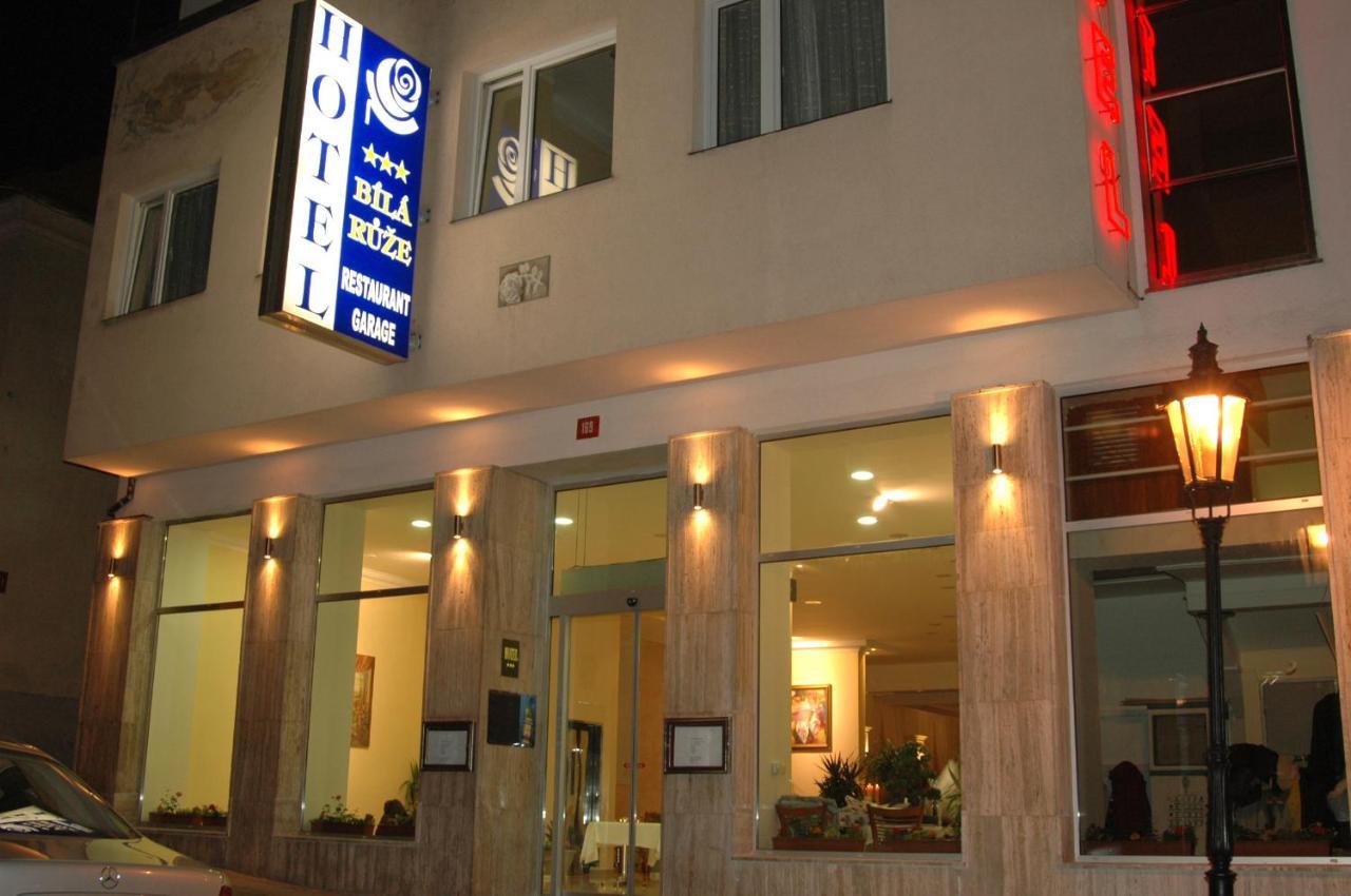 白玫瑰大酒店 皮塞克 外观 照片